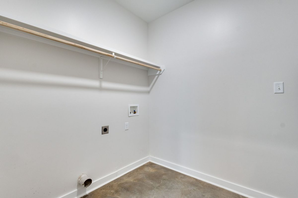 Building Photo - 204 Romero St