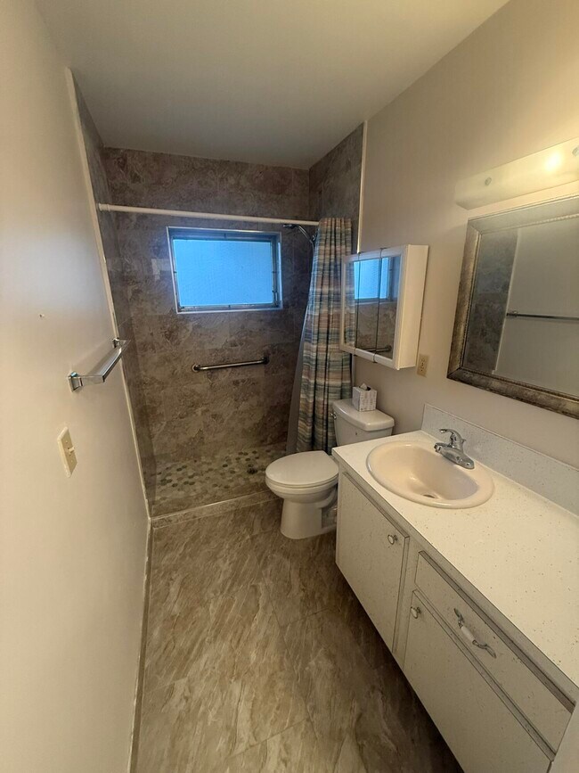 Building Photo - 2509 Dudley Dr W