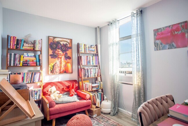 Building Photo - 1614 Summit Ave