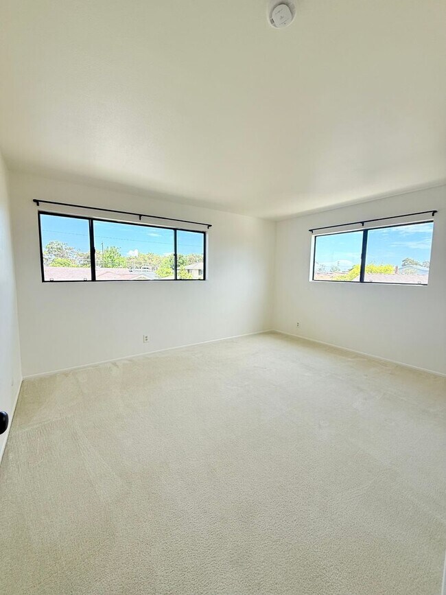 Building Photo - 3Bed/3Bath House Plus Office in South Torr...