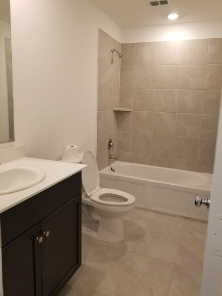 Building Photo - 3708 Kinglet Ct