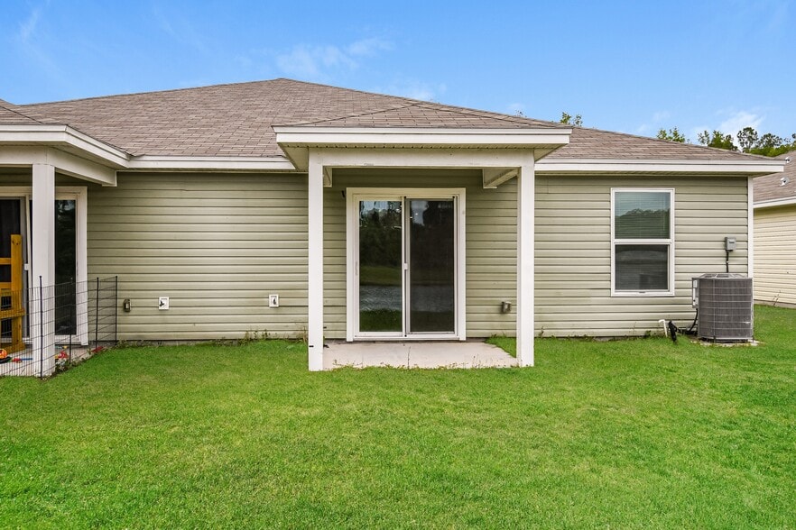 Building Photo - 45327 Red Brick Dr