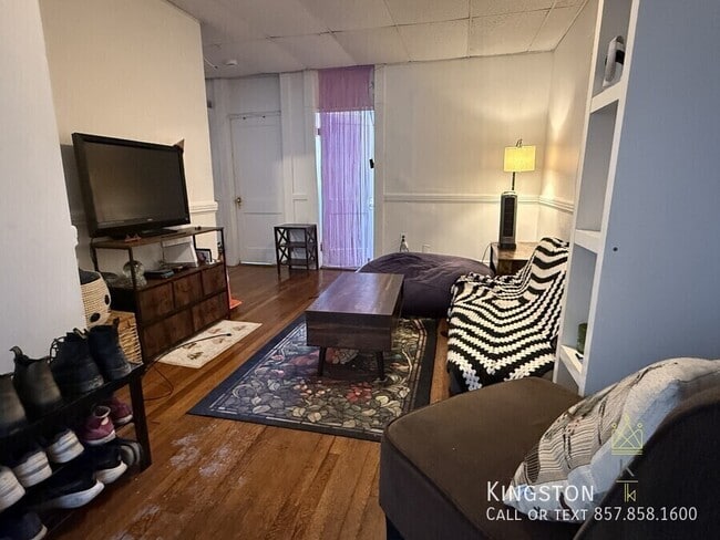 Building Photo - 238 Hemenway St