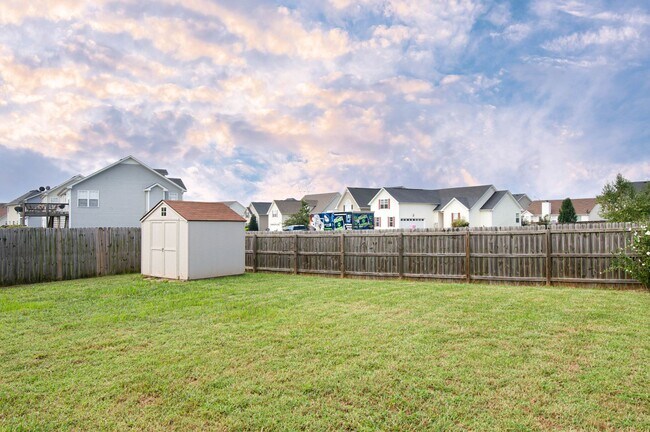 Building Photo - Pet Friendly Ranch!
