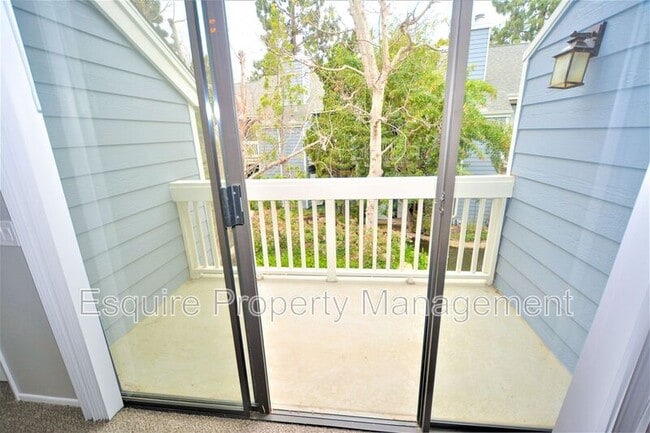 Building Photo - 703 Arneill Rd