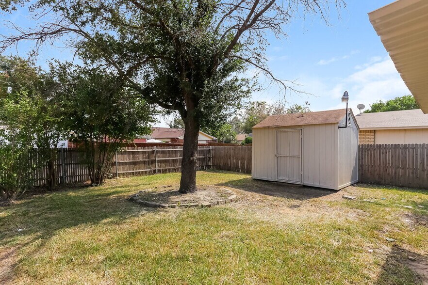 Building Photo - 1921 Wilderness Trail
