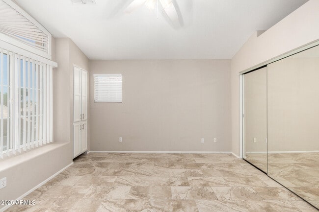 Building Photo - 1128 E Silverwood Dr