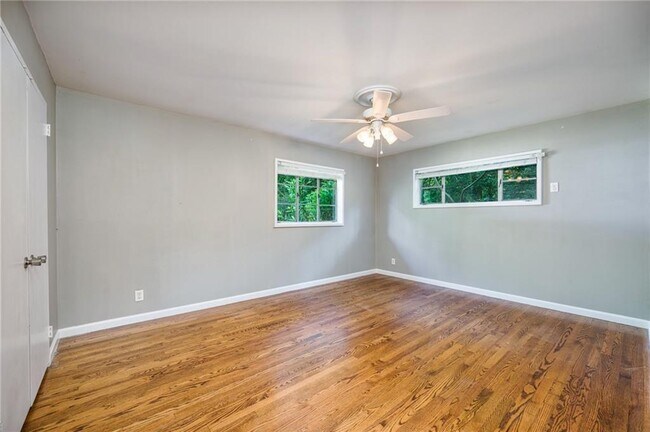 Building Photo - 4293 Rickenbacker Way NE