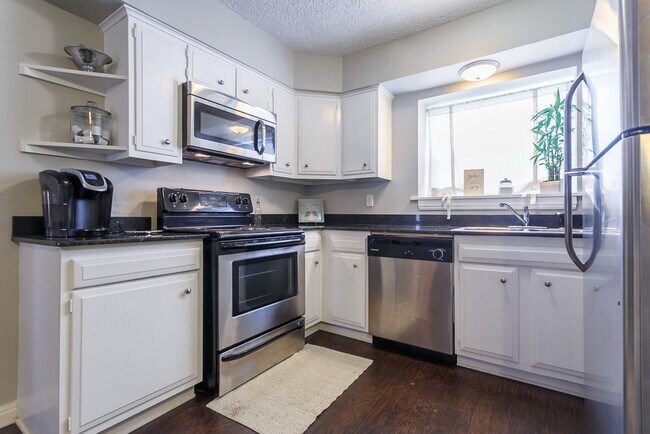 Building Photo - 301 E Reynolds Dr