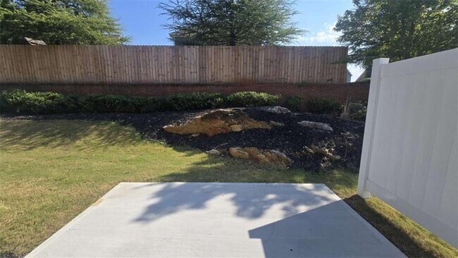 Building Photo - 12 Downing Dr