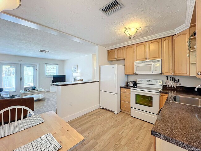 Building Photo - 207 75th St
