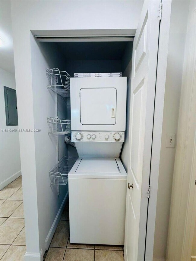 Building Photo - 50 Menores Ave