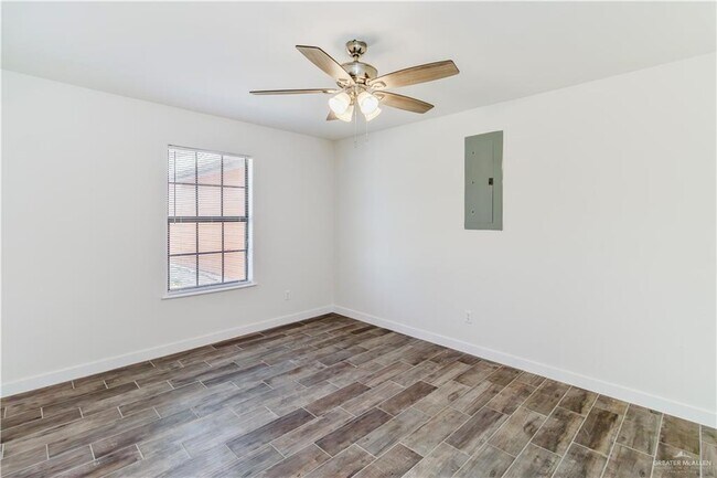 Building Photo - 1408 Pine St