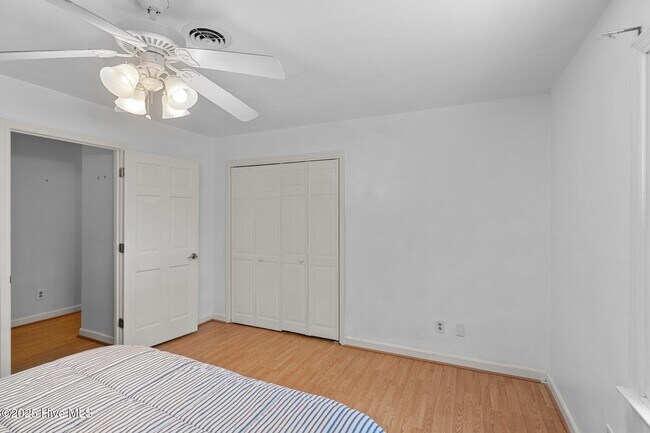 Building Photo - 327 Plantation Dr