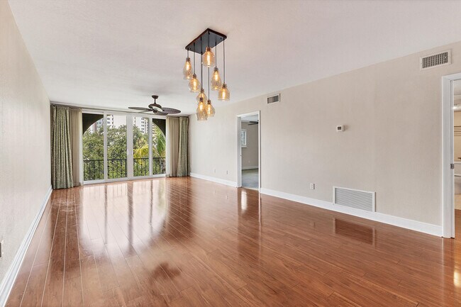 Building Photo - 301 S Gulfstream Ave