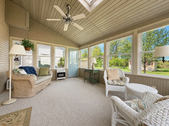 Building Photo - 209 Vivian Ln