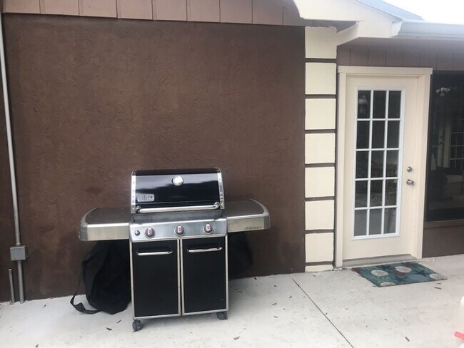 Building Photo - 3/2.5 in Sebastian FL