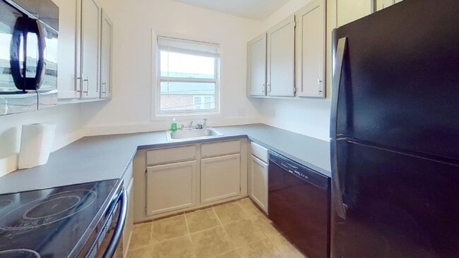 Building Photo - 2-Bedroom at 72 Chesnut St., Norwalk, CT