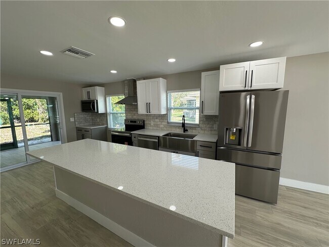 Building Photo - 9165 Seville Rd