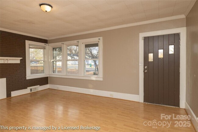 Building Photo - 1420 Amhurst St