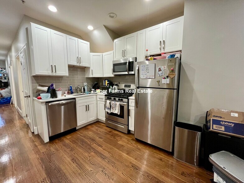 Building Photo - 92 Calumet St