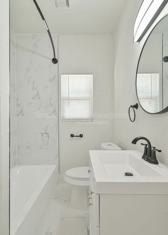 Building Photo - 1225 NE 17th St