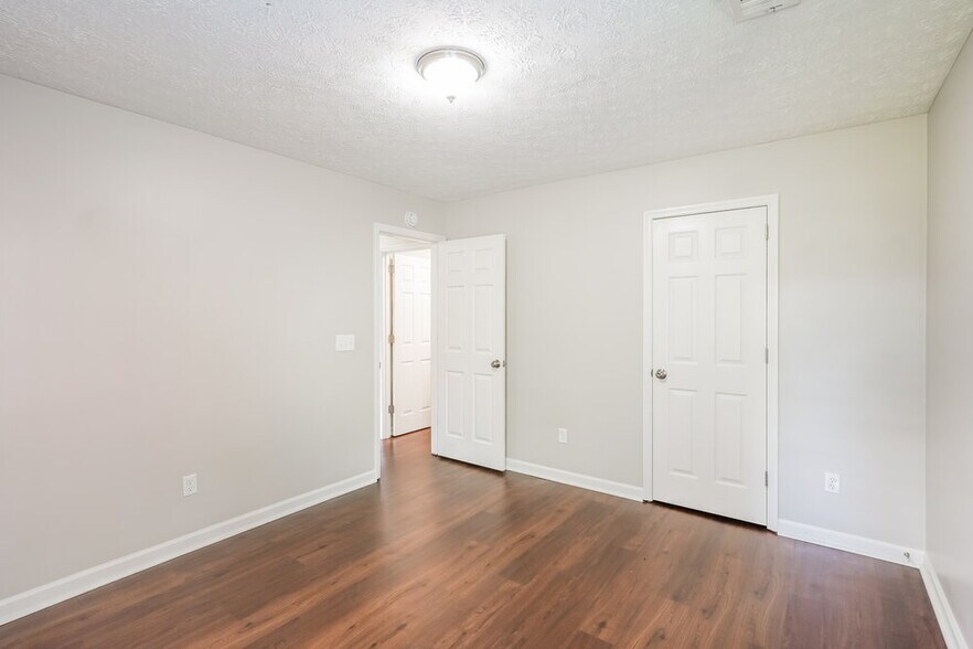 Building Photo - 1207 Cedarbend Dr
