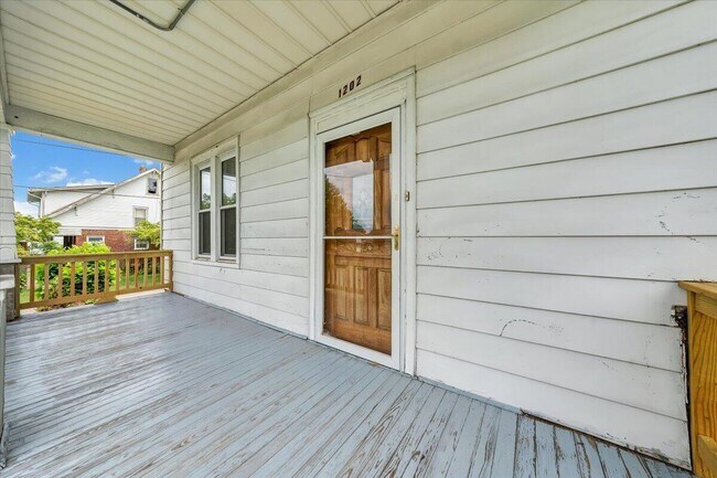 Building Photo - 1202 Rugby Blvd NW