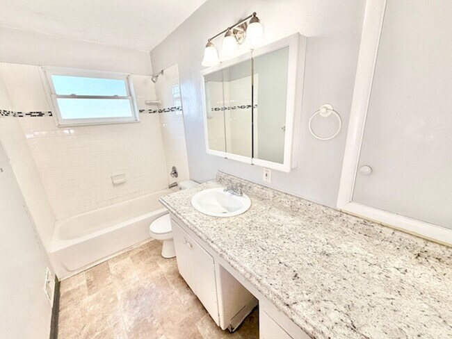 Building Photo - DEC RENT FREE FOR A LEASE STARTING BY NOV 15TH! - BRICK HOME WITH FINISHED BASEMENT