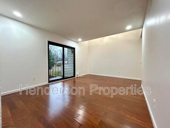 Building Photo - 1625 Merry Oaks Rd