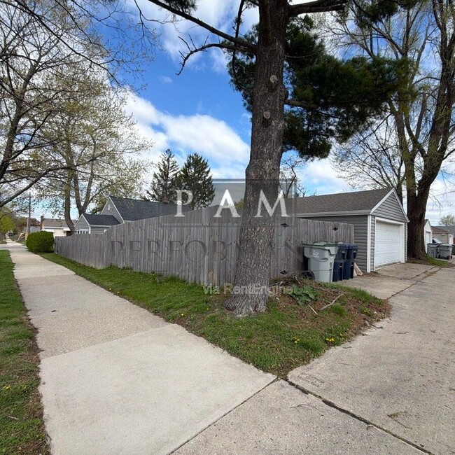 Building Photo - 3270 S 24th St