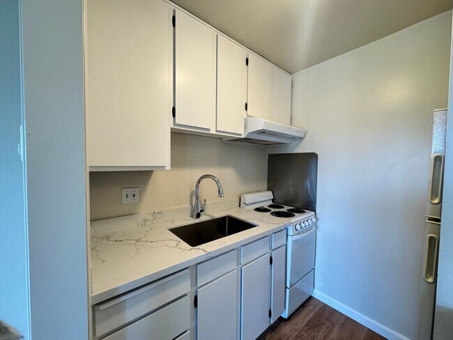 Building Photo - $500 MOVE IN SPECIAL!!! Studio Condo Available at Watergate Complex in Emeryville!