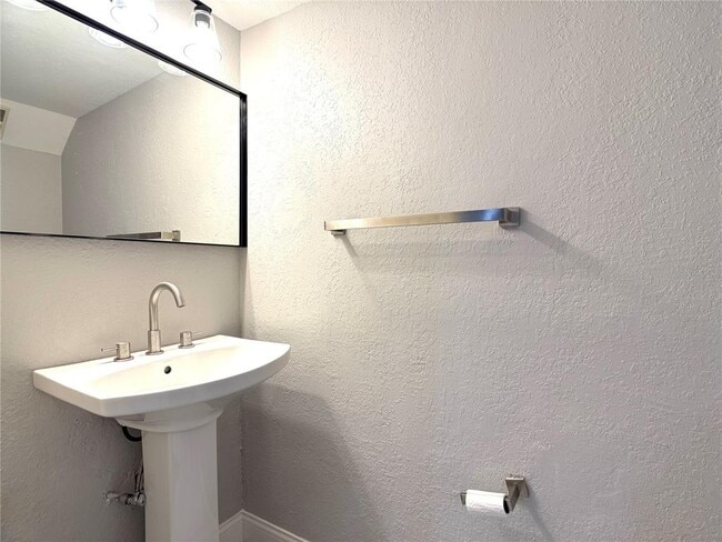 Building Photo - 4815 Walden Cir