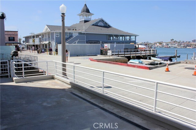 Building Photo - 813 E Bay Ave