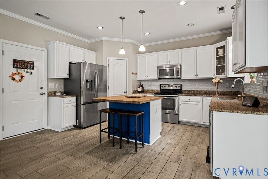 Building Photo - 300 Kilt Dr
