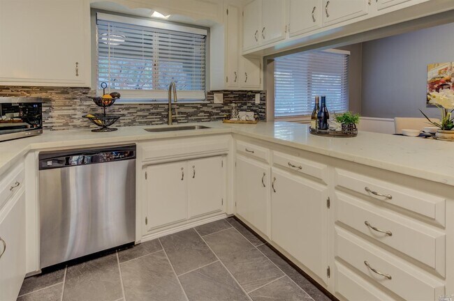 Building Photo - Three Bedroom Single Story Ranch Napa home in Coveted Hidden Valley