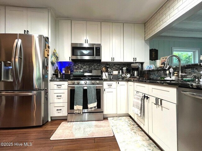 Building Photo - 375 Midland Rd