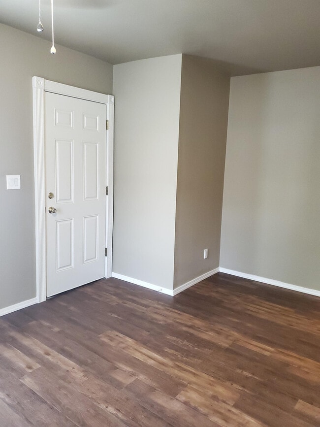 Building Photo - 3213 Center St NE