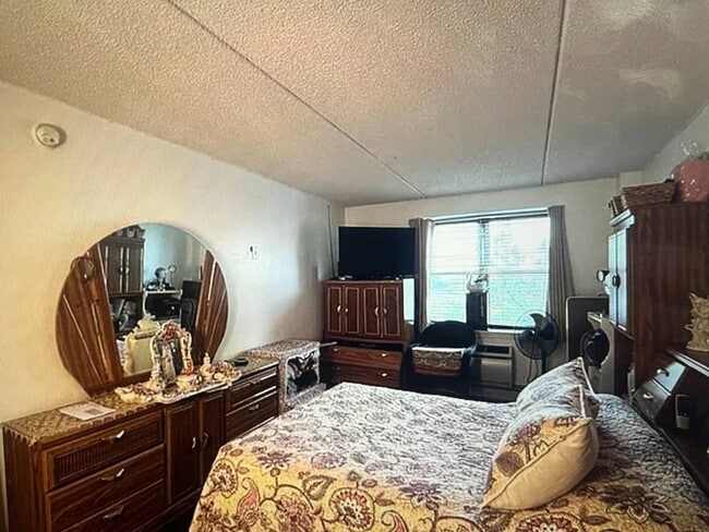 Building Photo - 79-14 Rockaway Beach Blvd