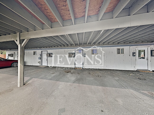 Building Photo - 1516 N Brook Ct