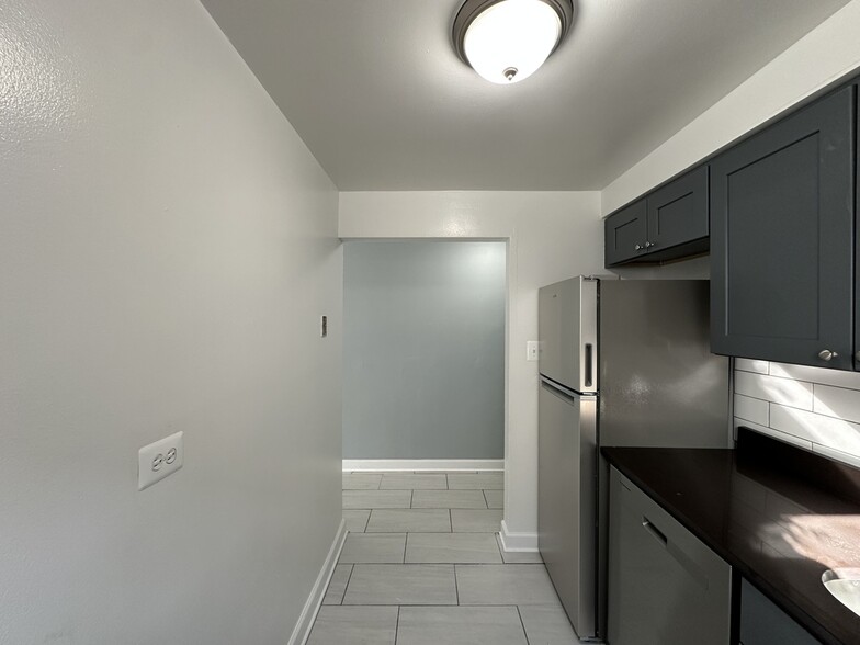 Building Photo - 6719 N California Ave