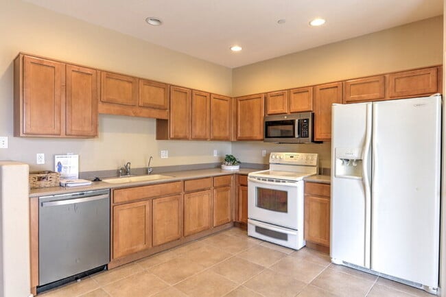 Building Photo - Rancho Sahuarita 5-Bed with 3.5 Baths 3187 Sq Ft