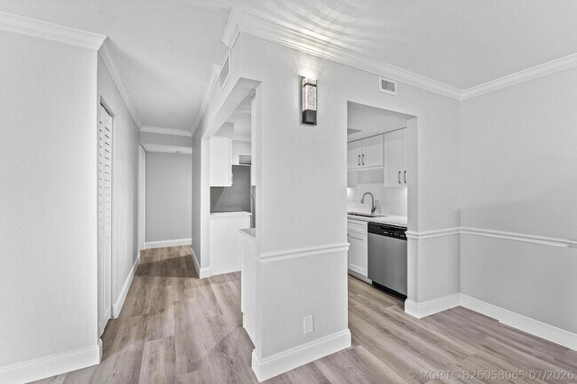 Building Photo - 1866 Fairview Villas Dr