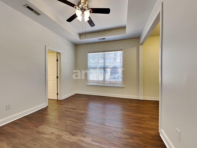 Building Photo - 213 White St