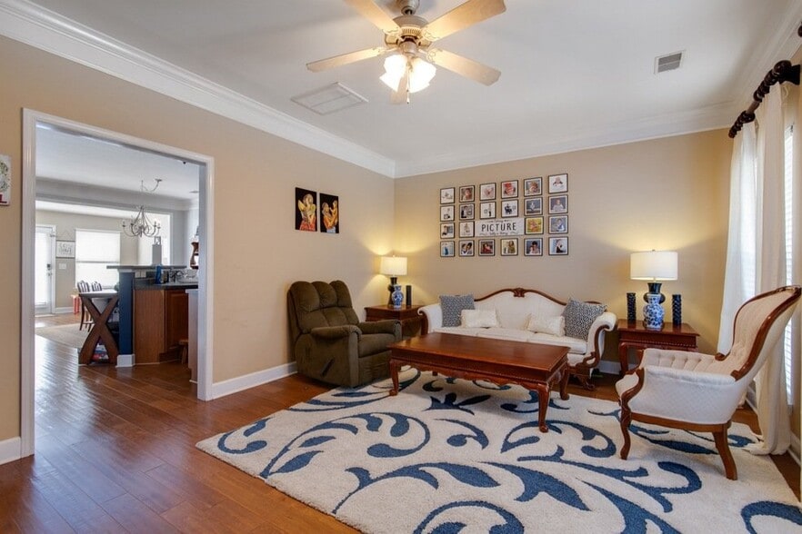 Building Photo - 7031 Sunnywood Dr