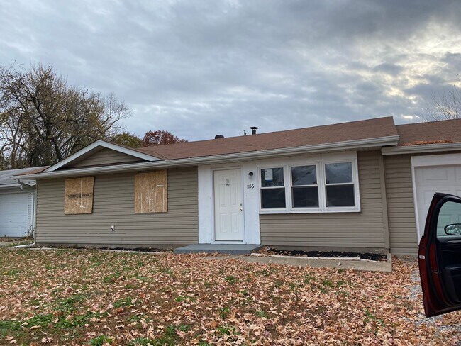 Primary Photo - LIMITED TIME**NO APPLICATION FEE**1/2 OFF ...