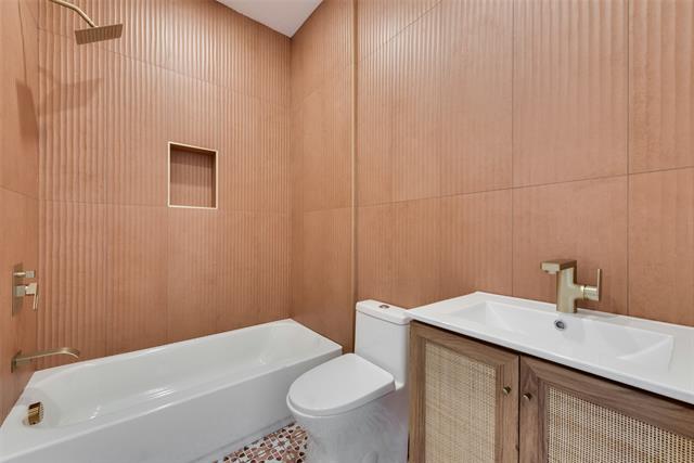 Building Photo - 632 Melba St