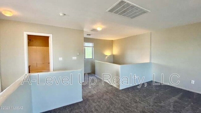 Building Photo - 721 W Flaming Arrow Dr