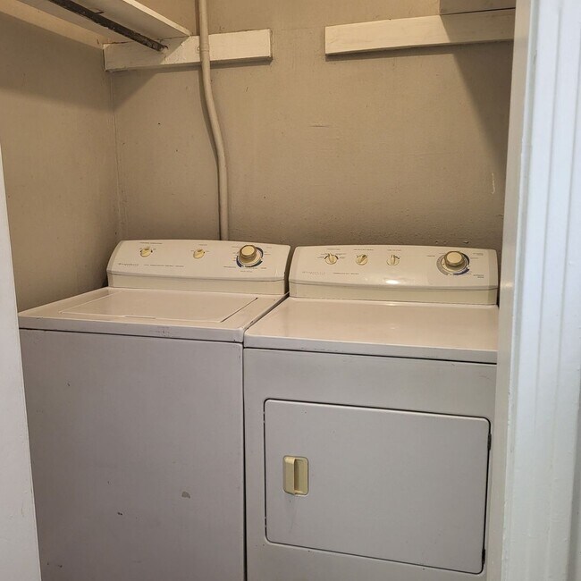 Building Photo - 1909 Pecos St