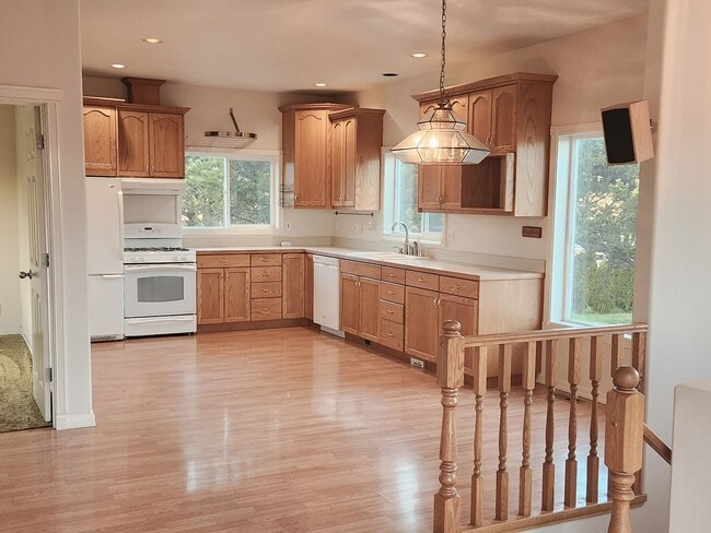 Building Photo - Easy access to the Birch Bay Coastline! La...
